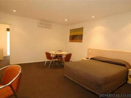 red bridge motor inn