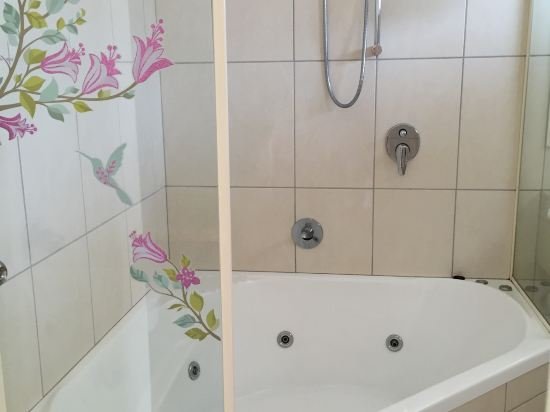 red bridge motor inn