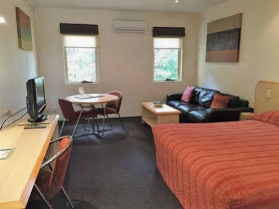 red bridge motor inn