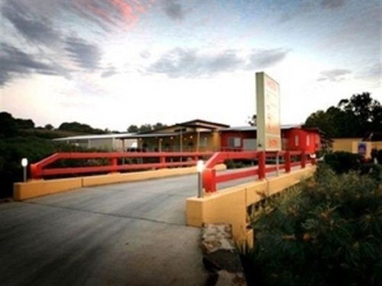 red bridge motor inn