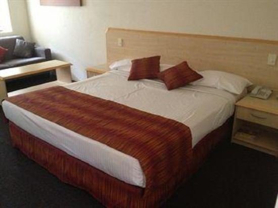 red bridge motor inn