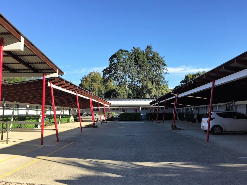 red bridge motor inn