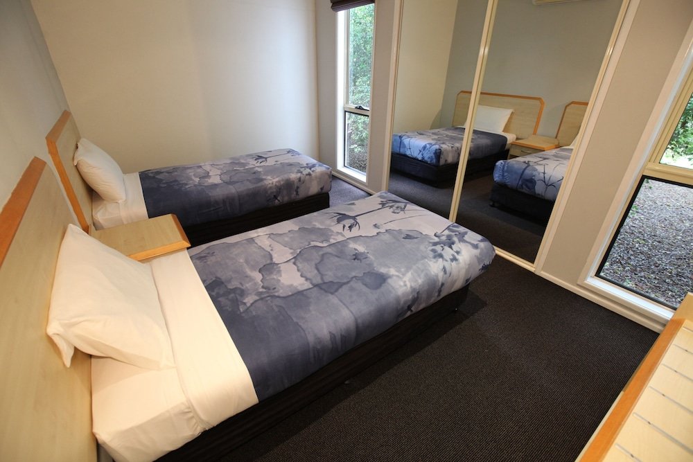 red bridge motor inn