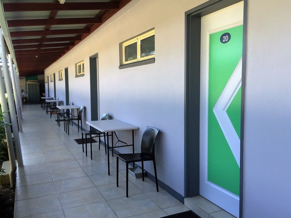 red bridge motor inn