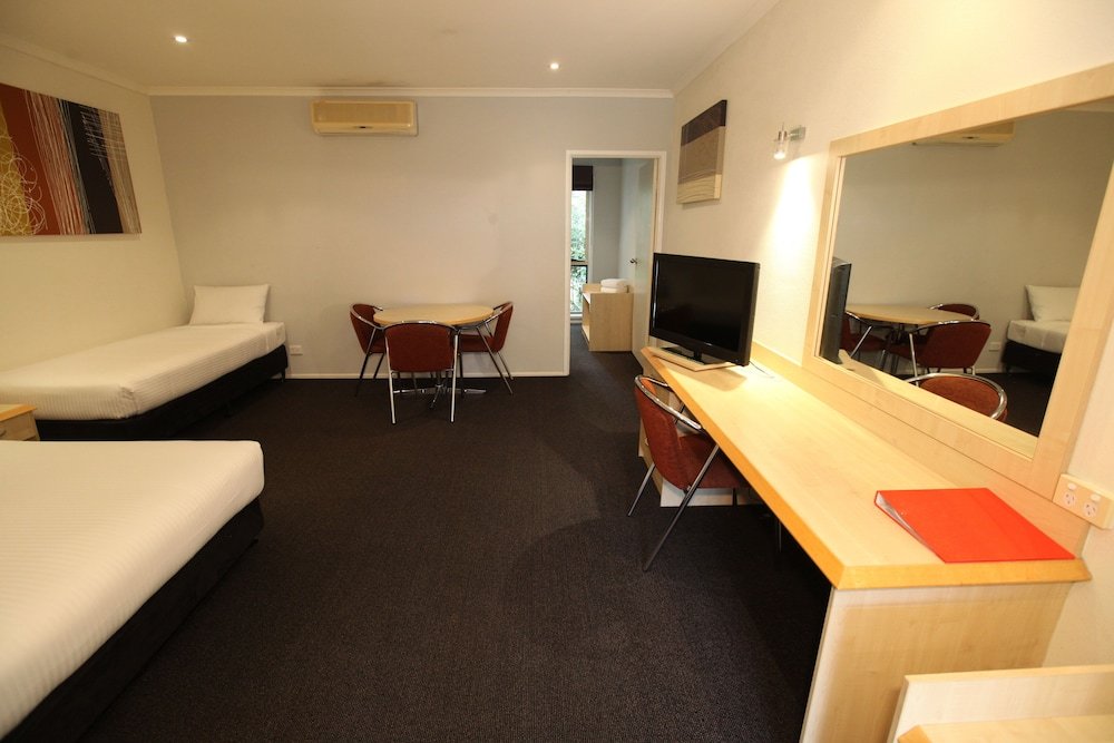 red bridge motor inn