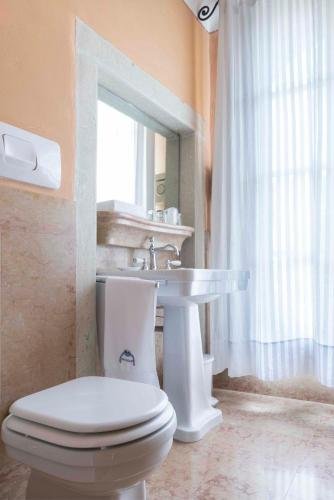 Locanda San Vigilio,Isola Del Garda>>Garda,3 star