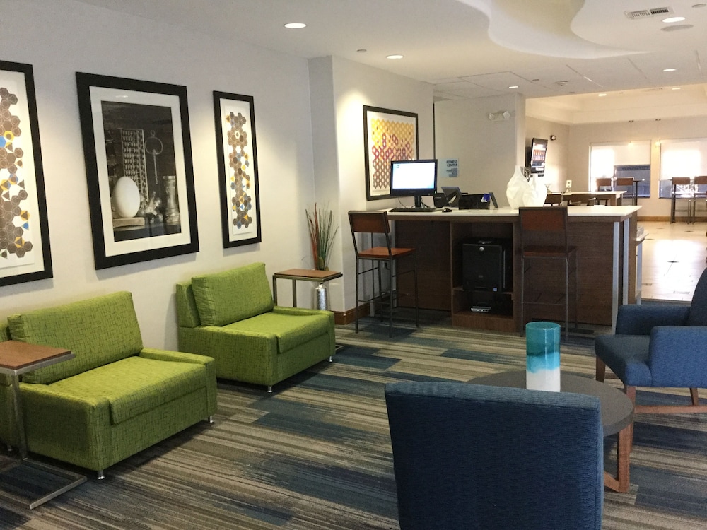 holiday inn express and suites hutto