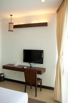 d hotel and suites