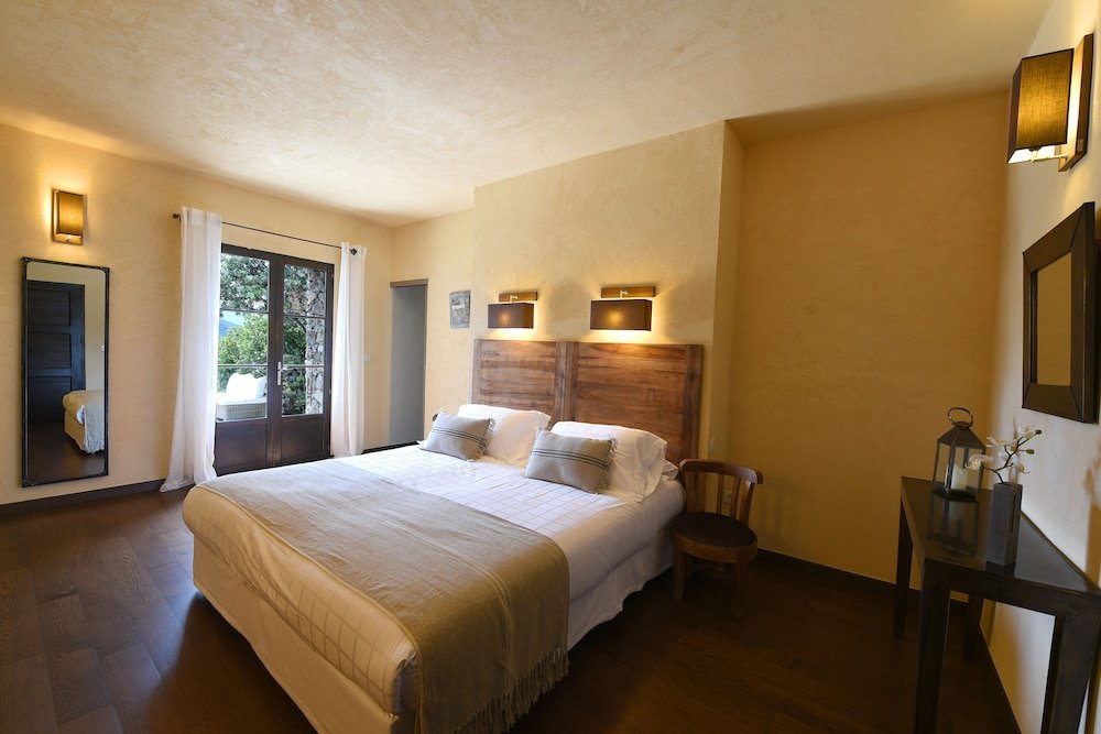 hotel case latine
