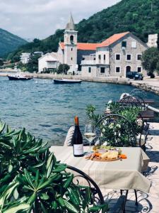 Carrubba,Montenegro>>Donja Lastva,4 star