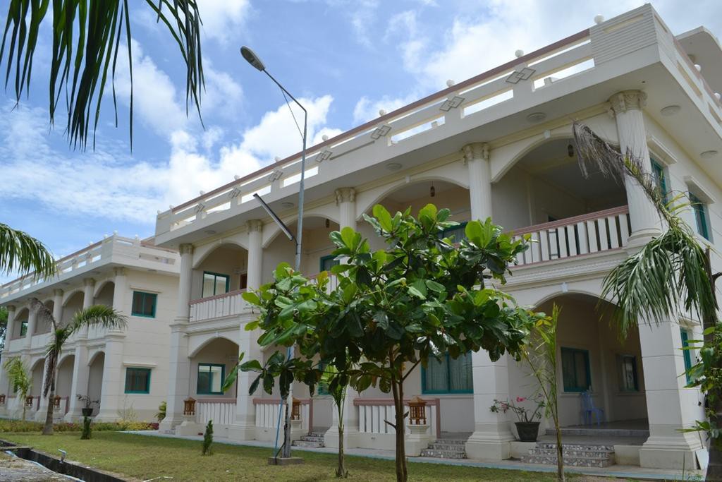 excel river view hotel
