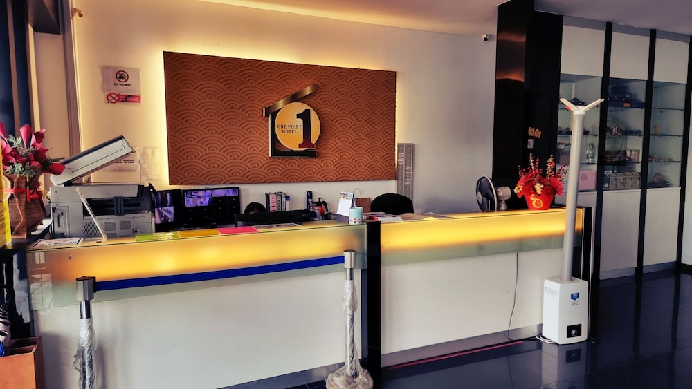 one point hotel rh plaza