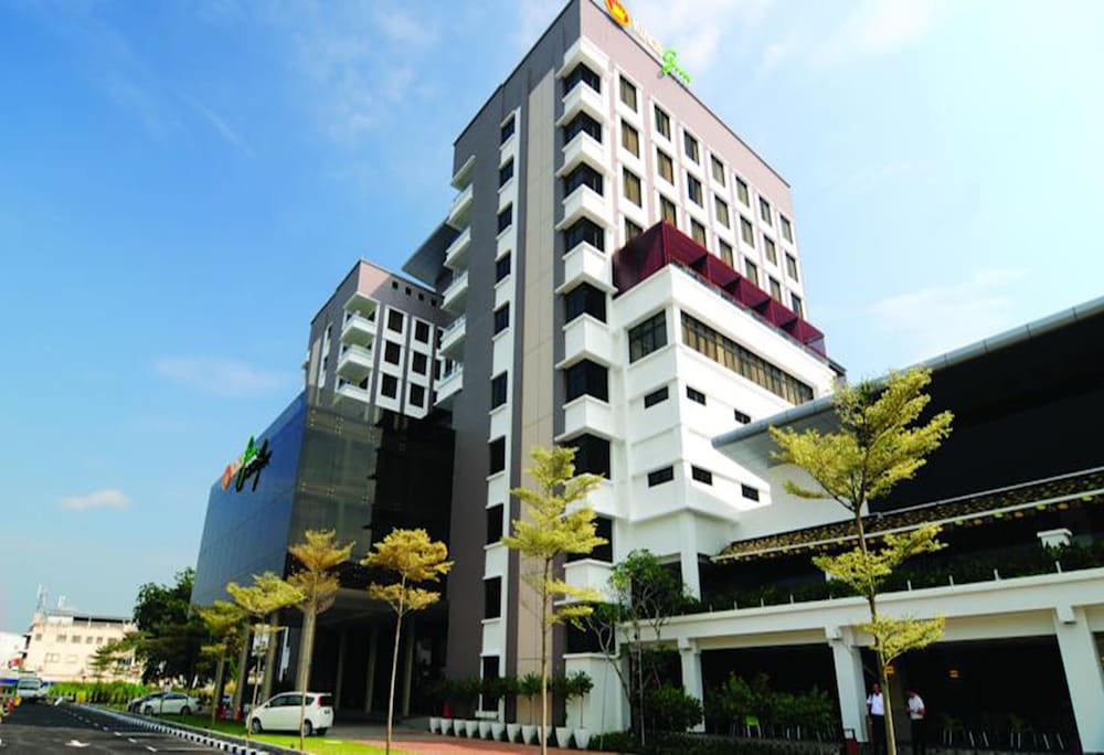 kings green hotel