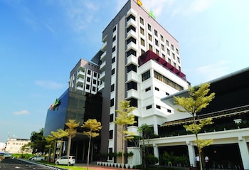 kings green hotel