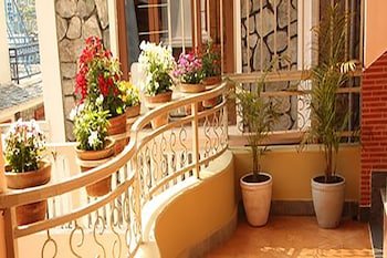 Hotel Half Moon,Pokhara>>Gandaki,3 star