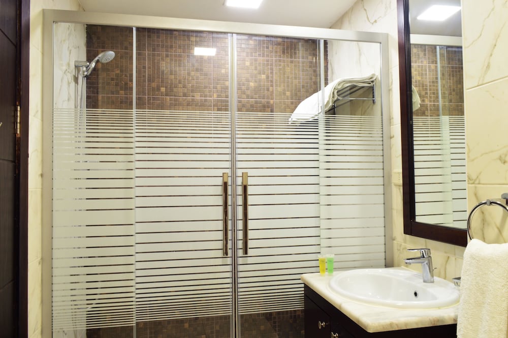 lancaster hotel apartments gardens