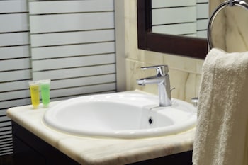 lancaster hotel apartments gardens