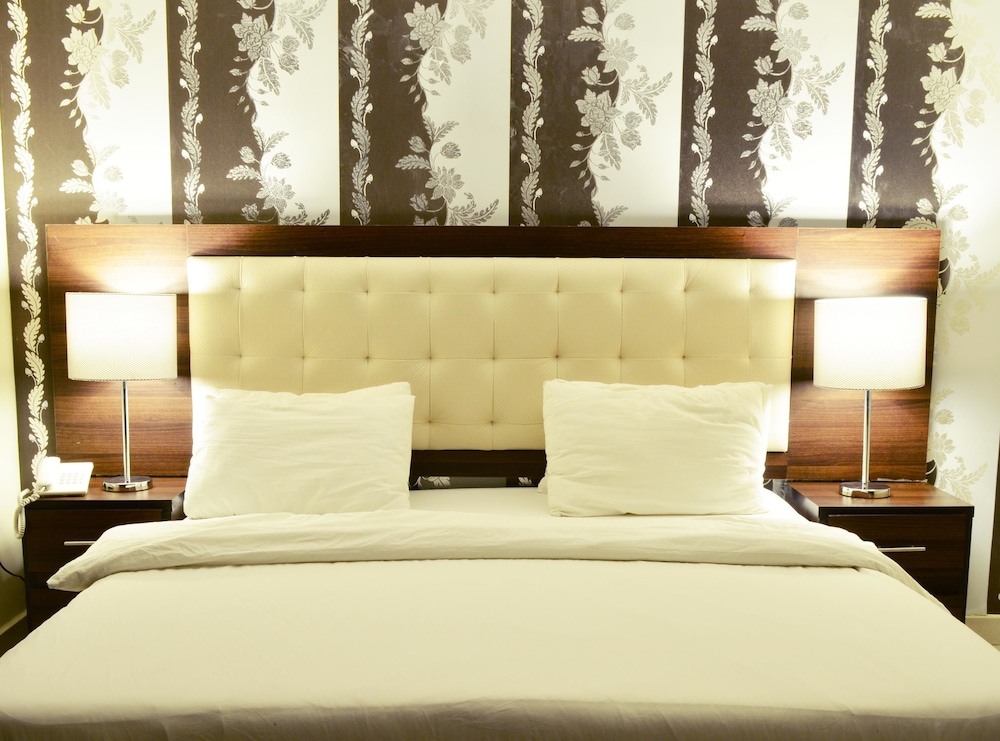 lancaster hotel apartments gardens