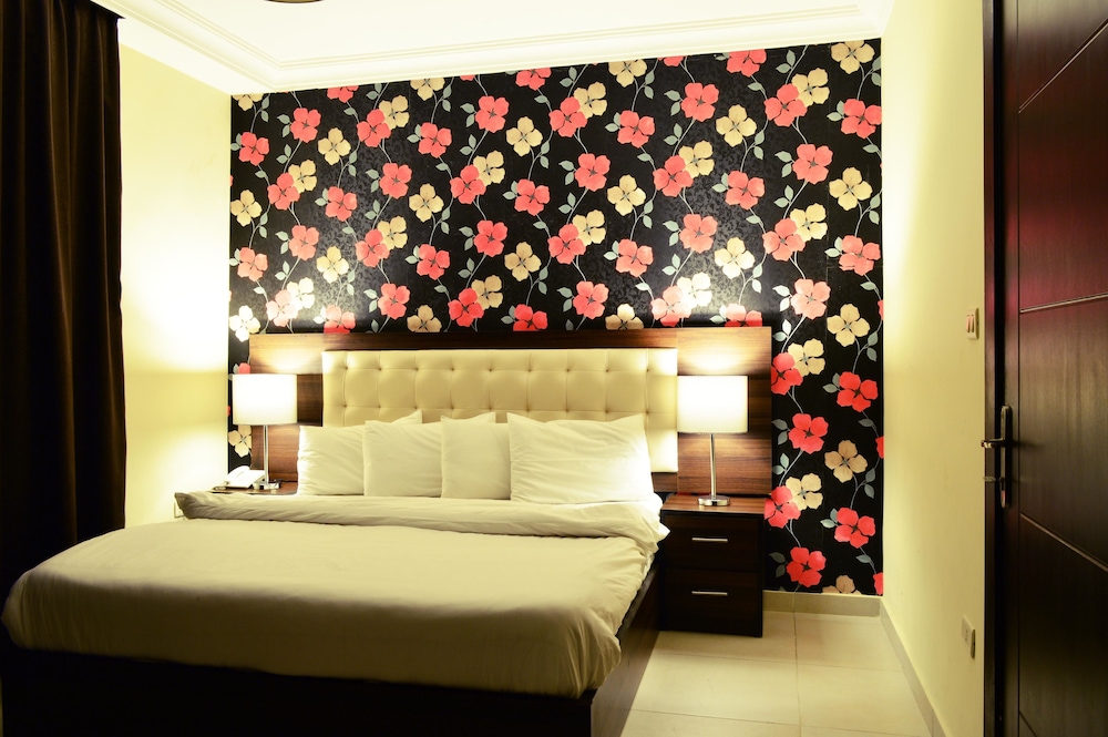 lancaster hotel apartments gardens