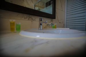 lancaster hotel apartments gardens