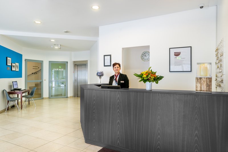 novum hotel mariella airport