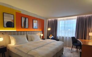 voco dusseldorf seestern by ihg