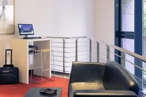 voco dusseldorf seestern by ihg