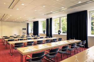 voco dusseldorf seestern by ihg