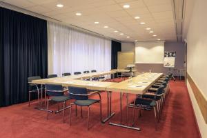 voco dusseldorf seestern by ihg