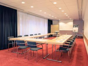 voco dusseldorf seestern by ihg