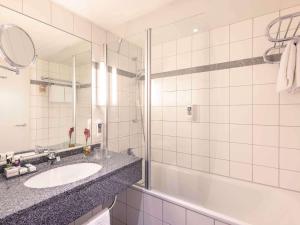 voco dusseldorf seestern by ihg