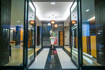 de hug hotel and residence