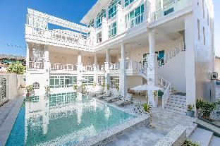 de hug hotel and residence