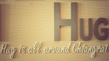 de hug hotel and residence