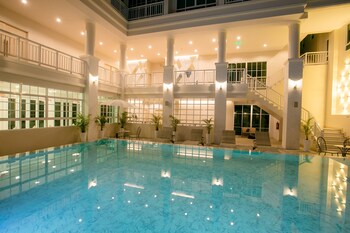 de hug hotel and residence