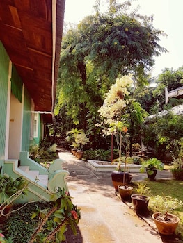 kyaw hotel