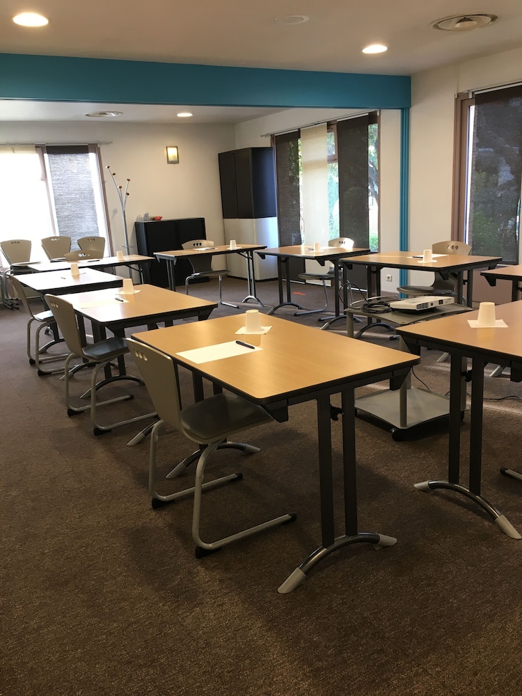 kyriad direct marseille est la valentine