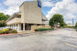 Motel 6 Knoxville, Tn - North,Marion County>>Knoxville,2 star