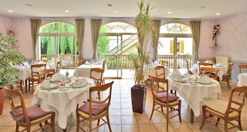 Logis Le Cheval Blanc Et Clovis,Vienne>>Poitiers,3 star
