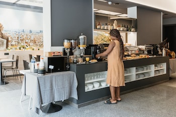 Hotel Travessera,Near Park Guell,2 star