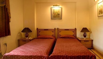 hotel benzy palace near mumbai international airport