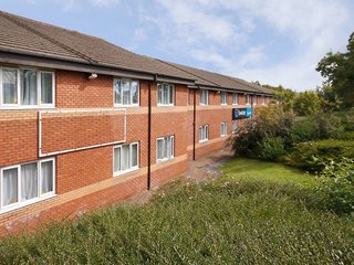 travelodge swansea m4