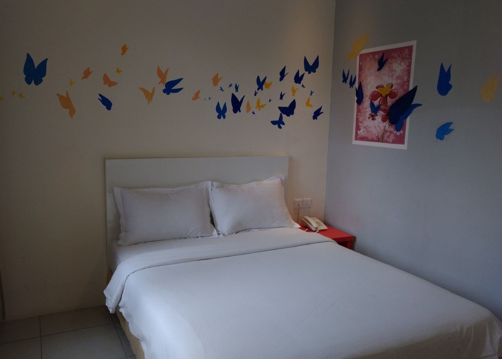 hotel strawberry fields