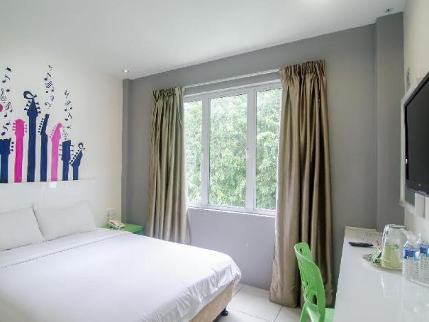 hotel strawberry fields