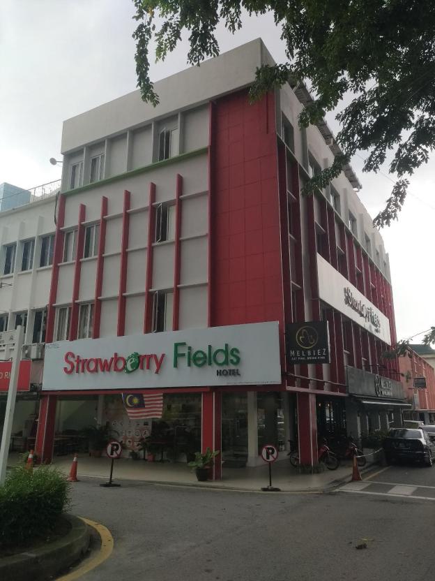 hotel strawberry fields
