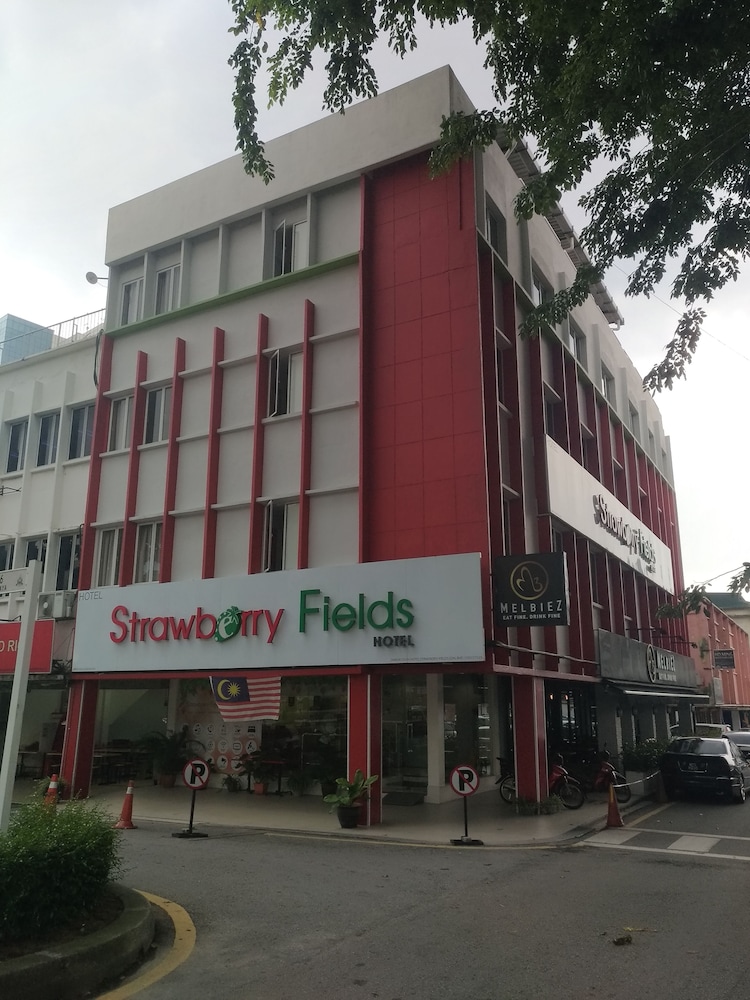 hotel strawberry fields