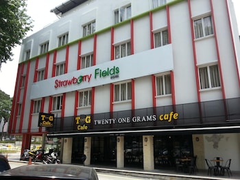 hotel strawberry fields