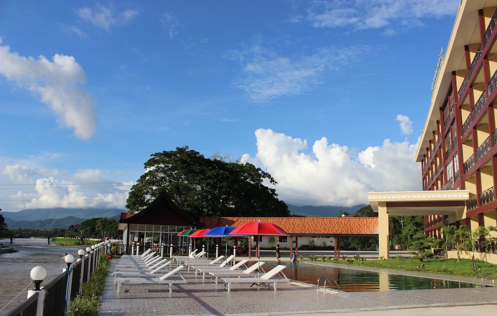 the grand riverside hotel