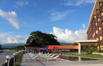 the grand riverside hotel