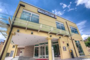 hotel il duca del montefeltro